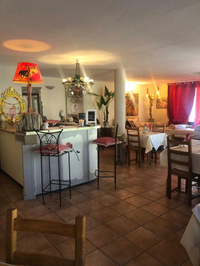 Hotel Restaurant Le Delta Saintes-Maries-de-la-Mer Ngoại thất bức ảnh